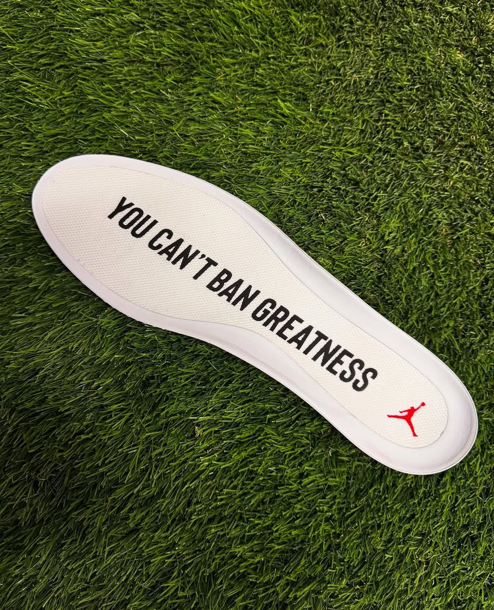 JustFreshKicks's tweet photo. UNBANNABLE @JalenHurts ❌ https://t.co/q1KxnyJEk0