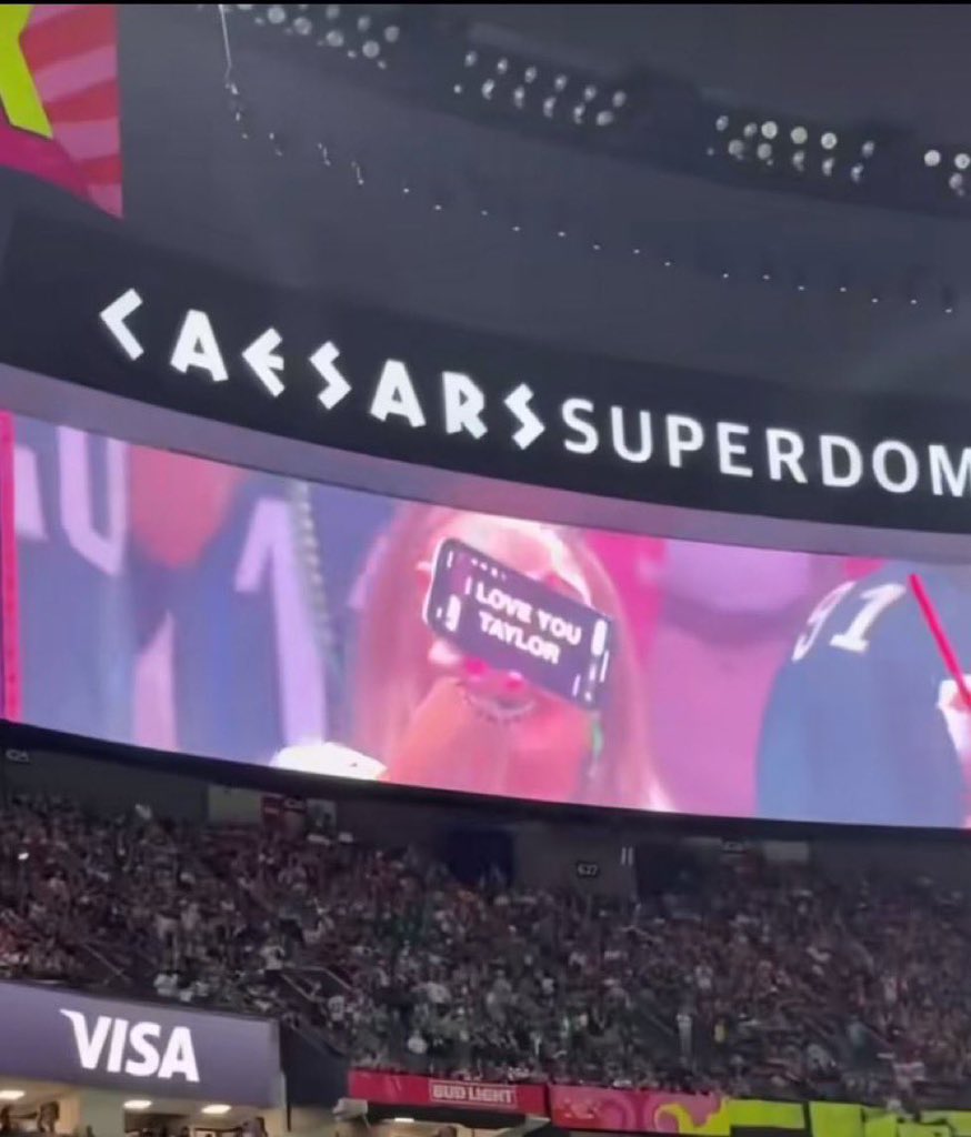 Pero no te vayas a poner a pelear con una multitud idiota del estadio por defender a Taylor Swift

Yo en corto: