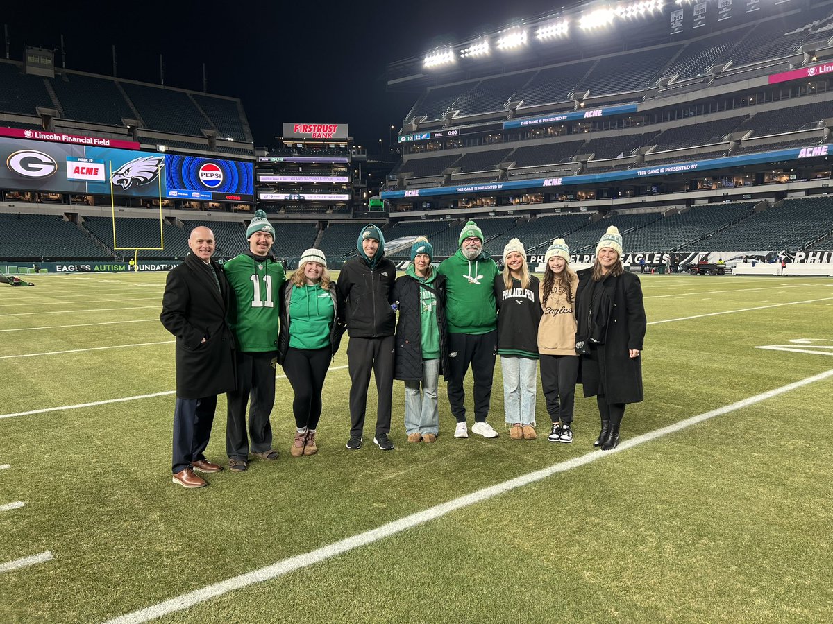 SamMooney4's tweet image. What a season!! Celebrating with family makes it even sweeter!! Go Birds!! #FlyEaglesFly #SuperBowlLIX