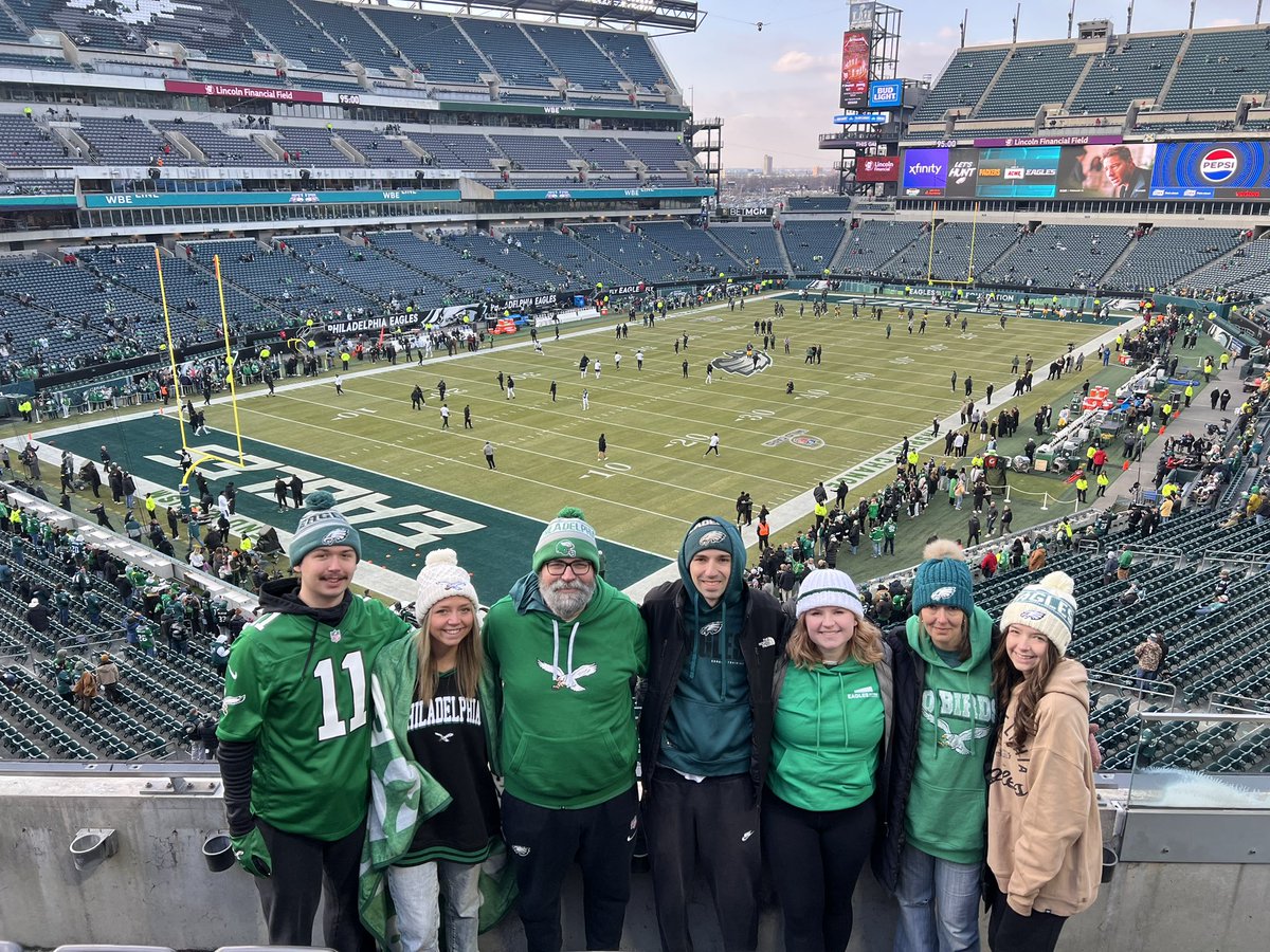 SamMooney4's tweet image. What a season!! Celebrating with family makes it even sweeter!! Go Birds!! #FlyEaglesFly #SuperBowlLIX