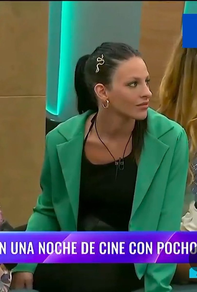 lovexidk9's tweet image. el COMPLETO personaje de gh que es Chiara; hace reír, juega, manipula, seduce, pelea y va de frente, dramatiza, dio amor y recibió desamor, ship lésbico, sirvió venganza y sobre todo SHOW. Para ustedes falsea? Que lo siga haciendo, todo en el juego es válido 
#GranHermano