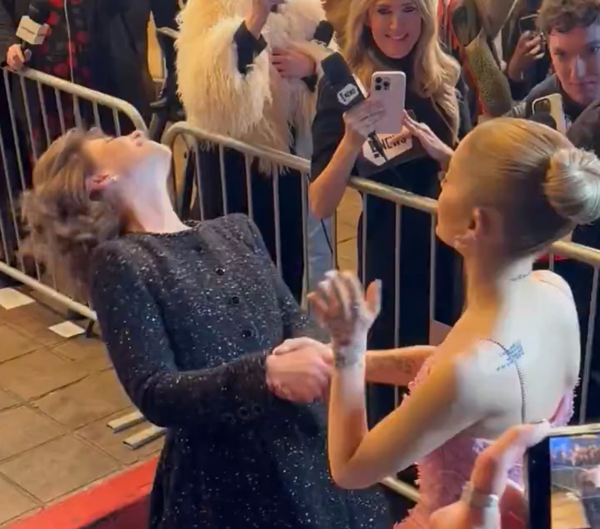 BuzzingPop's tweet photo. Fernanda Torres recreates Glinda’s hair toss from ‘Wicked’ during her interaction with Ariana Grande. https://t.co/SSrc14gC0k