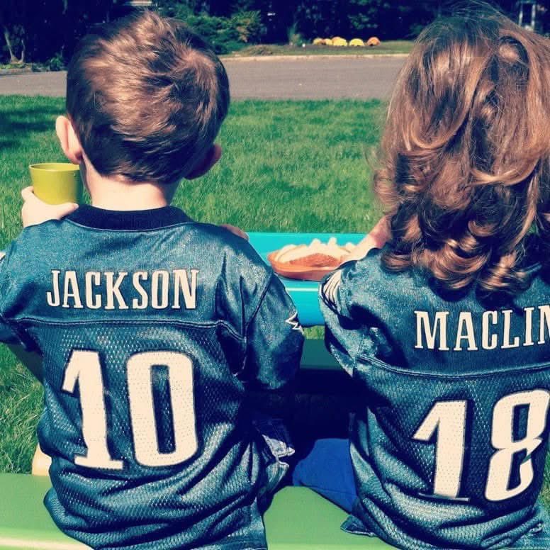 Laura Winik tweet media