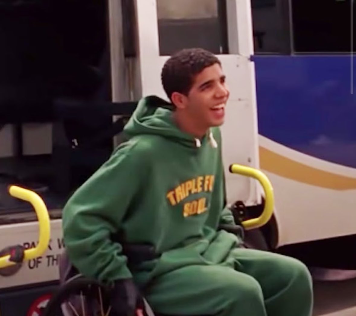 Keepthree's tweet photo. @ragul31572 @Emmmyalluu @KevOnStage You a wheel chair jimmy sexual? https://t.co/3zVa2sxyAq