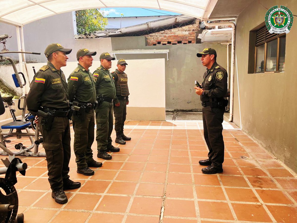 PoliciaStander's tweet photo. #Humanismo | 👮♂️🚔El comando departamento de Policía #Santander, visitó las estaciones de Policía de #Capitanejo, #SanJoséDeMiranda, #Enciso y #Cerrito, reafirmando nuestro compromiso con el bienestar de nuestros uniformados y el fortalecimiento de la seguridad en la región. https://t.co/LNKvw4cfA8