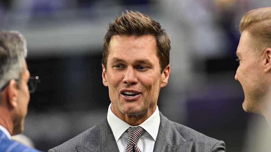 drespective's tweet image. Tom Brady with a black joke on national TV!? 

Tom Brady: How did the camera find Kevin Hart 

Kevin Burkhardt: Depends on the time of Day

Tom Brady: Kevin I had to get you back…

#TomBrady #KevinBurkhardt #NFLonFOX #SuperBowlLIX #SuperBowl2025 #EaglesNation #ChiefsKingdom