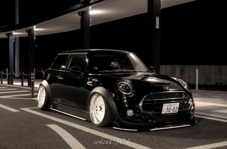 CooperCvlt's tweet photo. Sit down, be humble. Photo from: @soken0304 #CooperCvlt #MiniCooper #airforcesuspension #workwheels #slammed #fenderflares #lowcars #bagged https://t.co/fl5jroI0vP