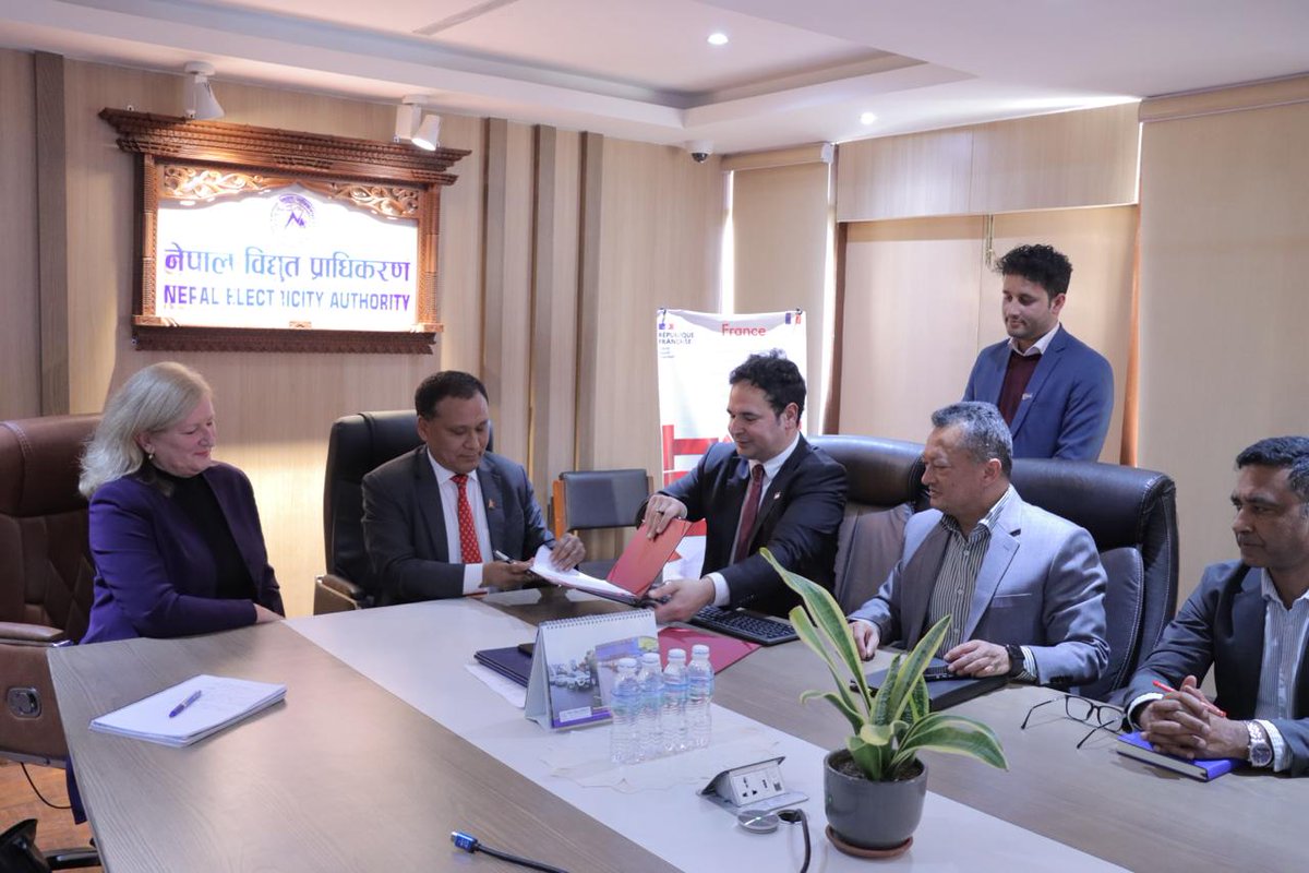 Pleasure 2 attend the MoU signing between <a href="/Hello_NEA/">Hello NEA</a> &amp; #BWI for the #HydroNepal Project under #FASEP support 2 BWI. This AI-powered initiative will optimize Nepal’s hydropower potential &amp; boost climate resilience.
Details: shorturl.at/zG7Ae
#BlueWaterIntelligence #DGTrésor
