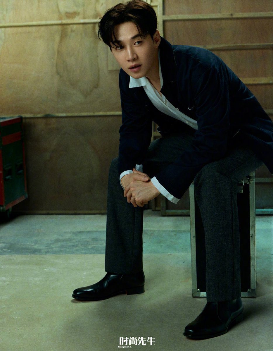 Handsome Henry. 🫠💛✨

<a href="/henrylau89/">HENRY LAU</a> #HenryLau #헨리 #刘宪华

Cr. 时尚先生Esquire Weibo Update