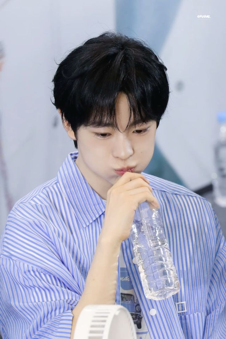 YojoEsong's tweet photo. 유우시 물만두🥟 모음집 https://t.co/ct1RAIi3nc
