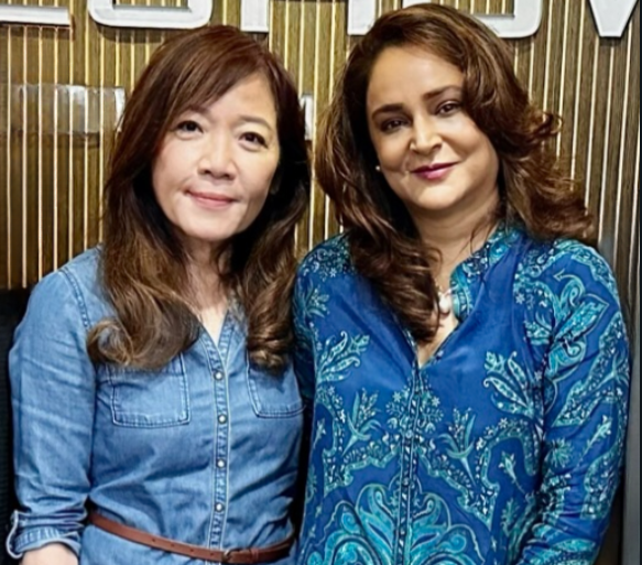 QueenbeeWeb3's tweet photo. 1/7 
Love, Leadership &amp; the Future of Film: Celebrating Bold Women in Cinema 🎬✨
I’ve had the privilege of working with visionary women Cindy Shyu and Gayathiri Guliani—true trailblazers reshaping the film landscape. #WomenInFilm #Innovation https://t.co/8IbYSm1Jim