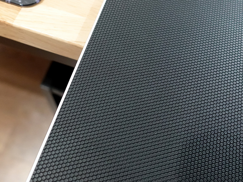 watch_akiba's tweet image. 更新：Pwnageの強化ガラス製マウスパッド「Ultra Glide Glasspad Pyramid」 akiba-pc.watch.impress.co.jp/docs/news/news… #マウスパッド #Pwnage