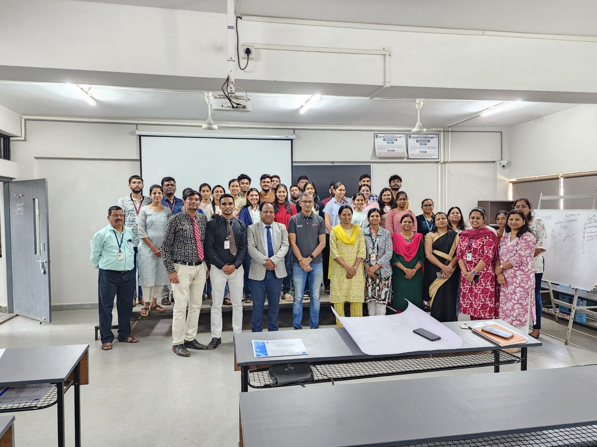 klsgitbelagavi's tweet photo. 🚀 KLS GIT CSE Dept. hosted a workshop on Agile Methodology with Mr. Pralhad Kulkarni from @BoschGlobal. 50+ students gained industry insights! #AgileWorkshop #CareerDevelopment #TechWorkshop #IndustryInsights #FutureReady #StudentSuccess @pnkathavi @NKathavi https://t.co/Y814yxaSvT