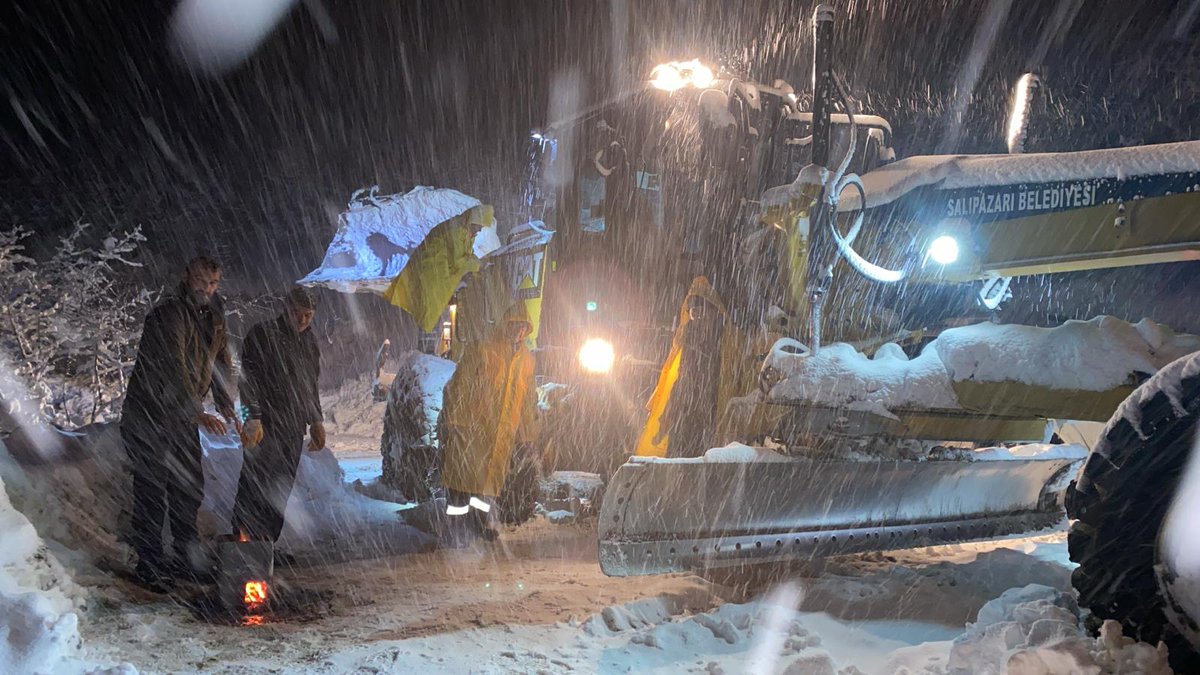 Şartlar ne olursa olsun, özveriyle gece gündüz demeden karla mücadele eden mesai arkadaşlarımıza teşekkür ediyorum.
#samsun #salıpazarı #bbp