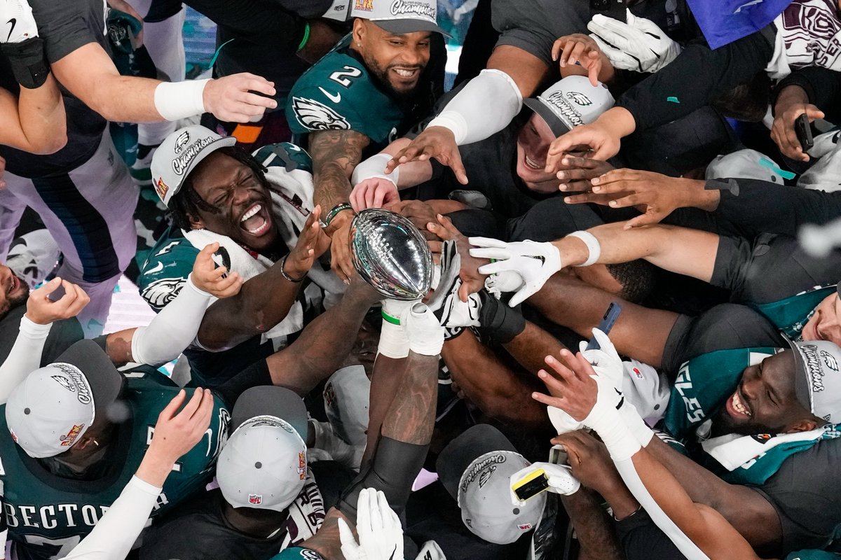 A special night for Philly 💚🏆 #SBLIX