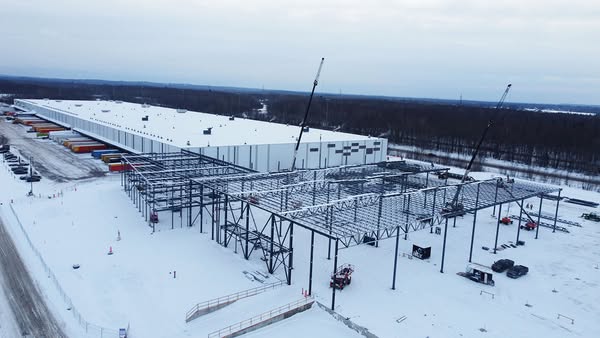 StructureMarlow's tweet image. Le projet 𝗖𝗮𝗻𝗮𝗰 avance à un rythme impressionnant ! Avec plus de 650 000 pi2 au total, c’est un chantier majeur qui mobilise 𝗽𝗹𝘂𝘀 𝗱𝗲 𝟮𝟬 𝗺𝗼𝗻𝘁𝗲𝘂𝗿𝘀 𝗱’𝗮𝗰𝗶𝗲𝗿 𝗲𝗻 𝘀𝗶𝗺𝘂𝗹𝘁𝗮𝗻𝗲́.