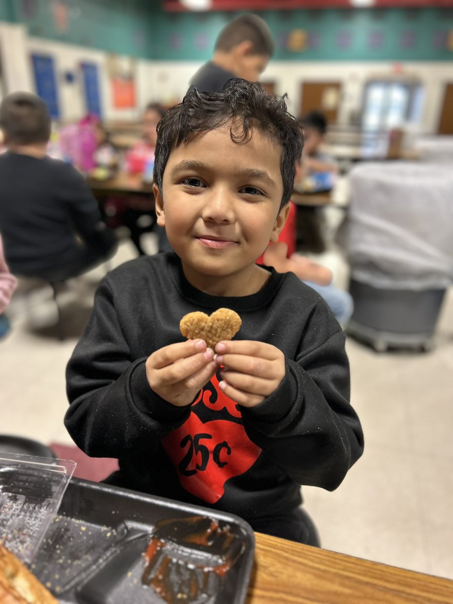 CastanedaElem's tweet photo. Shout out to our fabulous cafeteria crew that made Valentine’s Day extra delicious! Thank you for always taking care of our Cavaliers! ❤️❤️💕💕 https://t.co/GaUAe1wnUu