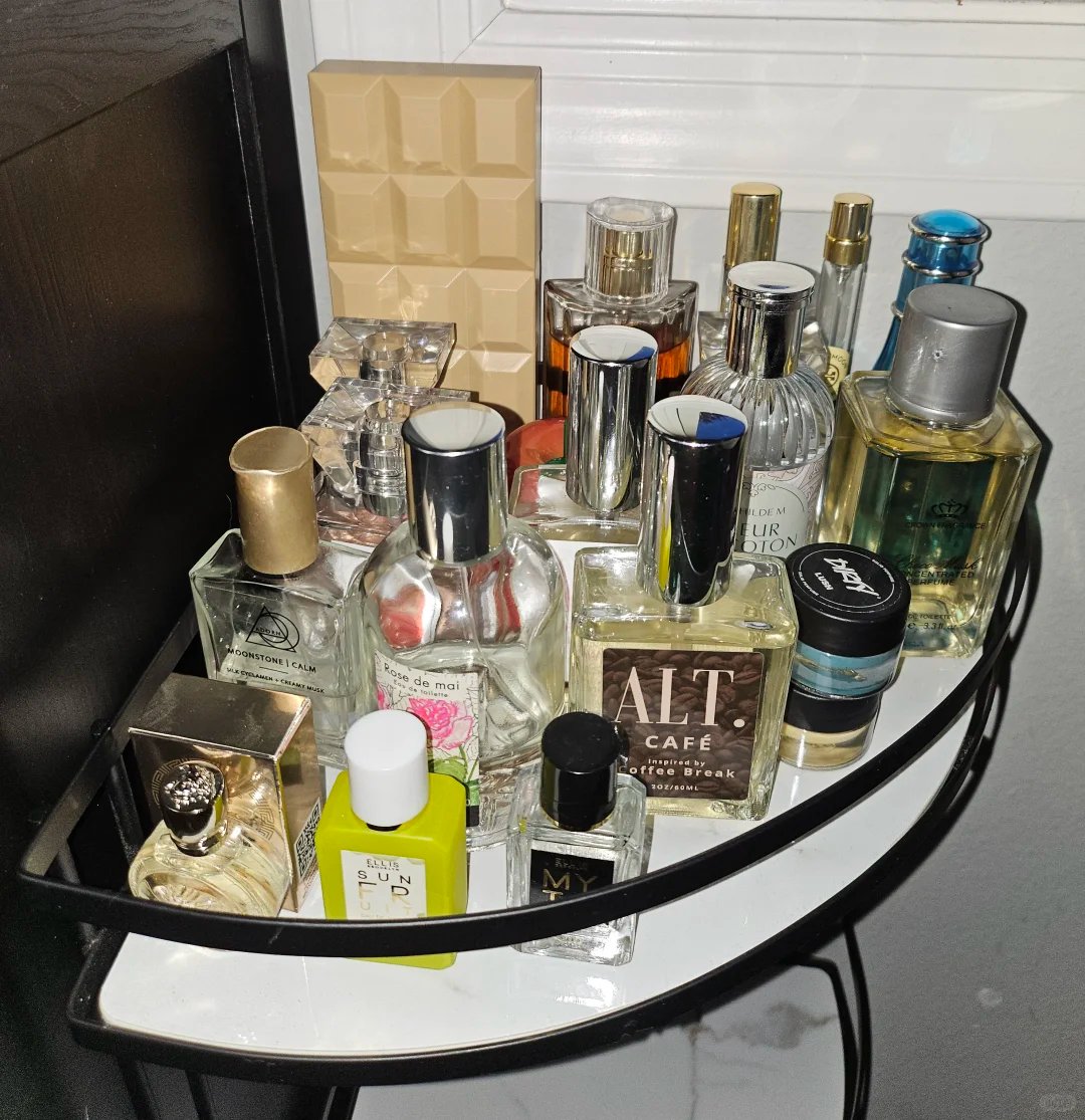 metthflix's tweet photo. Wearing perfume is an invisible charm and the most gentle weapon. https://t.co/sPQlbGJWNC