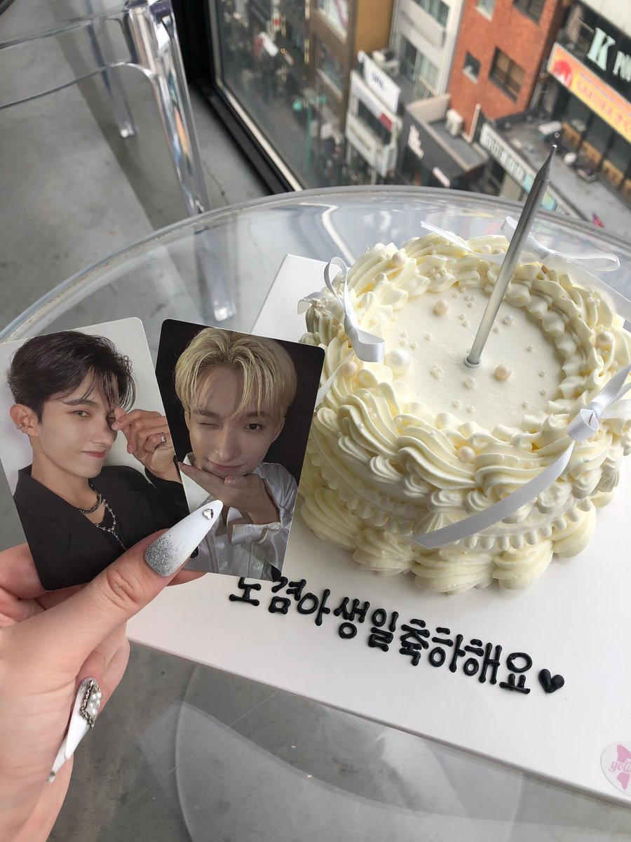 태어나줘서 고마워♥
당신의 모든 소원이 이루어지길...

#Happy_DK_Day 
#햇살같은_사랑둥이_도겸이생일 
#Its_DK_Time