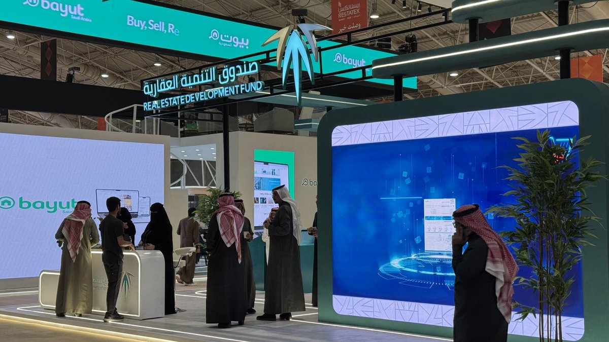 تشرفنا في سمارت ميديا بالعمل على تصميم وتنفيذ بوث #صندوق_التنمية_العقارية في معرض #ريستاتكس_2025، ليظهر بأفضل صورة تعكس رؤيتهم، ومتابعة أدق التفاصيل من الفكرة حتى لحظة انطلاق المعرض واستقبال زواره ✨💛