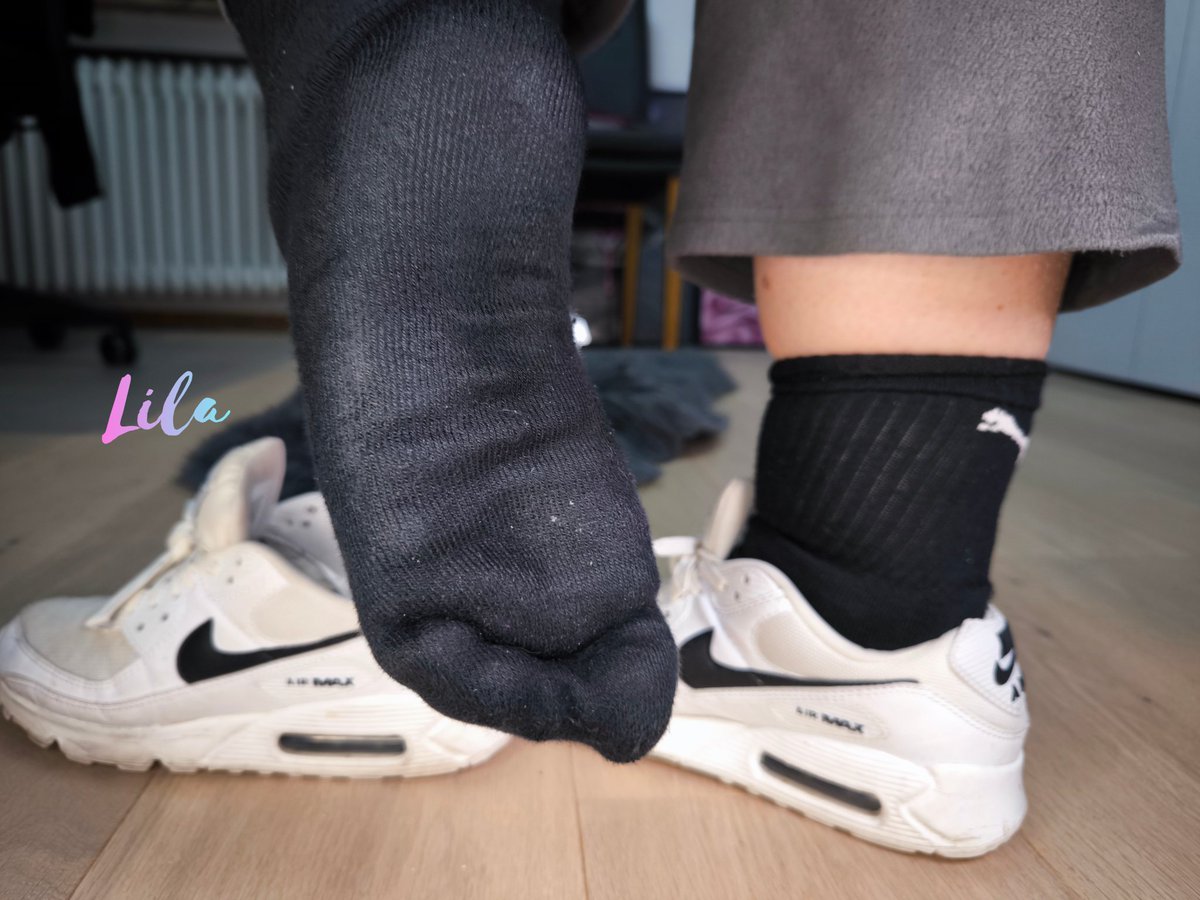 Wenn ich dich auffordere Abzudrücken, dann ist das deine Bestimmung. Versager. 🖕🏻

#blacksocks #footprint #footfetish #feetlover #fetish #feet #fussfetisch #footlovers #göttin #loser #goddess #zahlschwein #socks #feetfetish #sockslover #socken #smellysocks #socksgirl #footprint