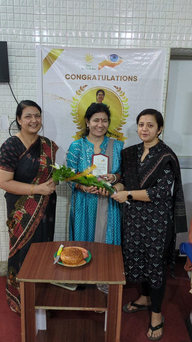 KiranRayOfHope's tweet photo. Proud to felicitate Dr. Ranjana Bhandari who was awarded the Jeevan Raksha Padak by the President of India on Republic Day’25 for her bravery during a hospital fire.She saved a pregnant mother &amp; her unborn child,ensuring a successful delivery despite the danger #JeevanRakshaPadak https://t.co/uOPUb4yDHy