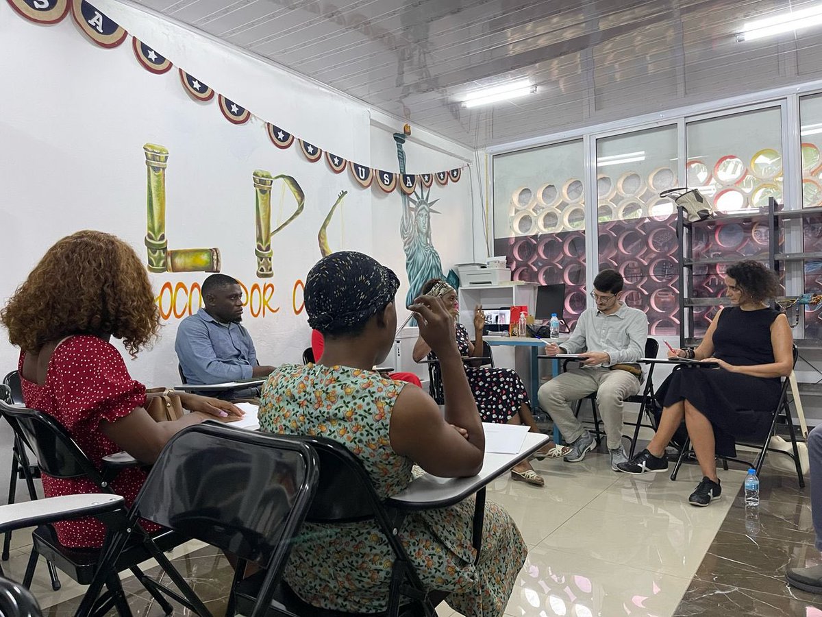 🗓️📍| 14-02-2025, LPC, Banapá. 
<a href="/Locosporcultura/">Locos por Cultura</a> se reunió con la Directora del <a href="/ccemalabo/">Centro Cultural de España en Malabo - CCEM</a> para un intercambio en el que presentó algunos de sus logros y sus proyecciones  hacia el futuro, explorando áreas de posibles colaboraciones y sinergias.

¡Seguimos Sembrando Esperanza!