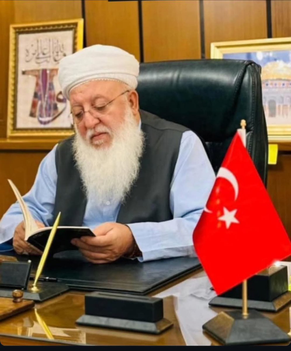 Nerdesiniz dostlar yokmu gönül alma

Gönlü kırıklardan - sakın sen ah alma

 Allah ben gönlü kırıkların yanındayım

Sen -  sen ol başka yerde beni arama

 Garibuzzaman Üstad Şeyh Abdullah Taylan El Faruki k.s.