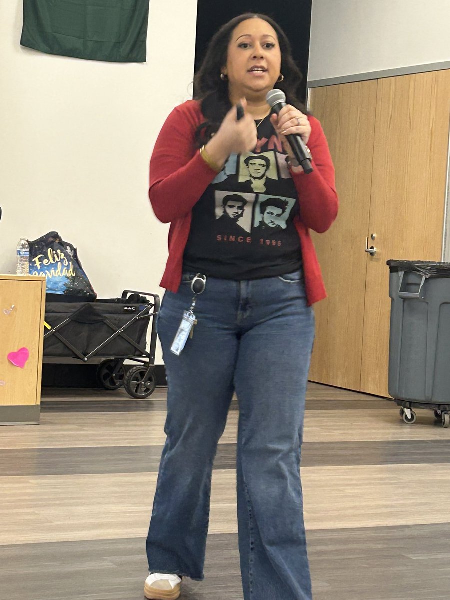 Having a #ROCKSTAAR day at DWD. Great ECR presentation from <a href="/lisastewardRISD/">Lisa M. Steward, M.Ed</a> <a href="/rl_risd/">RLAinRISD</a> #RISDBetheOne