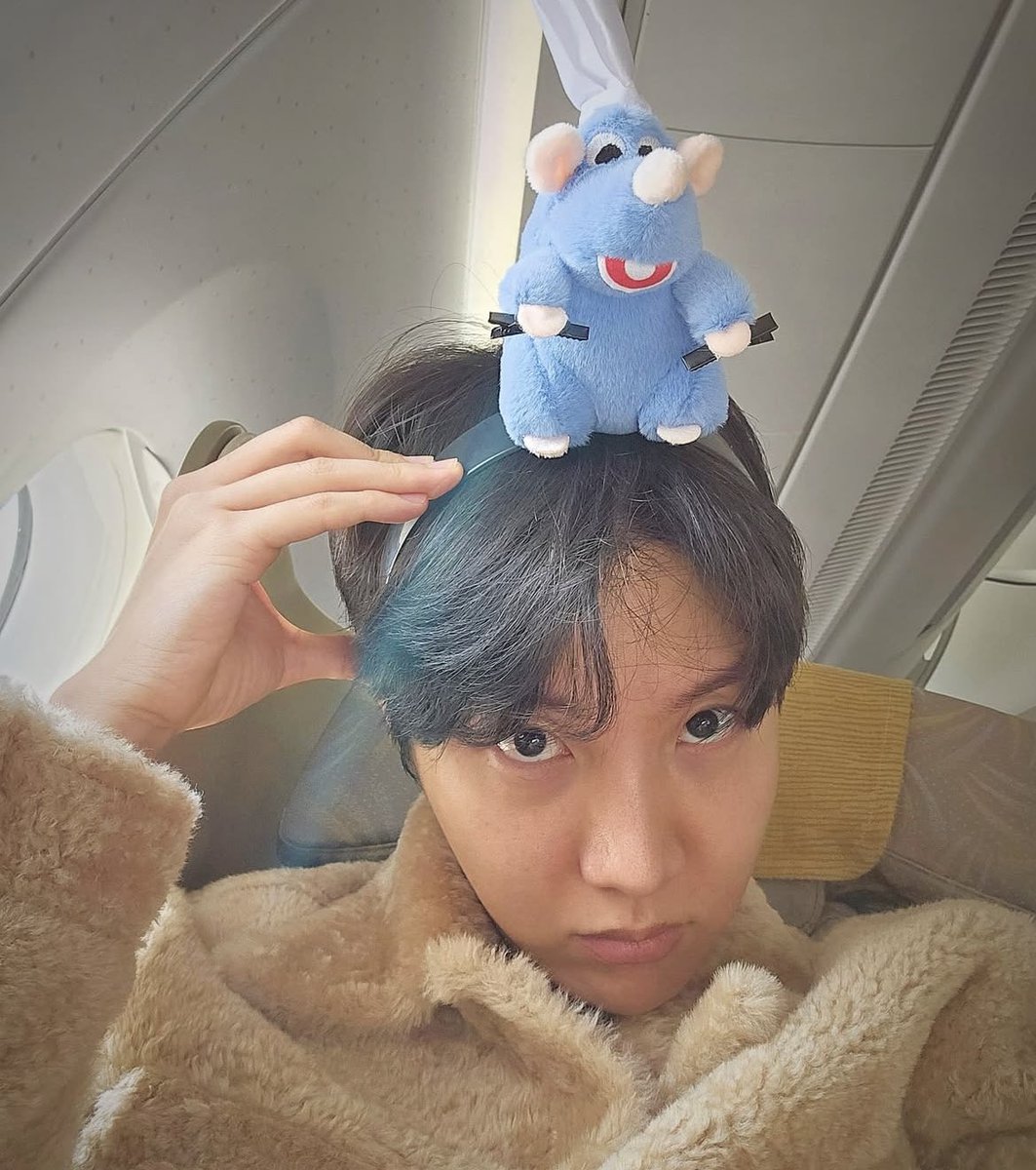 ourbelovedV's tweet photo. I'm your Hope, You're my Hope
Happy Birthday J-Hope 🎂🎁🐿️💜
#HappyjhopeDay
#HappyBirthdayjhope
#JHOPEDAY
#HobiPowerDAY
#OurHobiPower
#EternalHOPEjhope
#AlwaysWithUARMYHOPE
#HobiOurShiningStar
#PrinceOfGwangjuJHOPE
#제이홉_사랑한다고_940218번말했다
#무대위빛나는별_제이홉_생일축하해
#เจโฮป31ปีStillOurSunshine