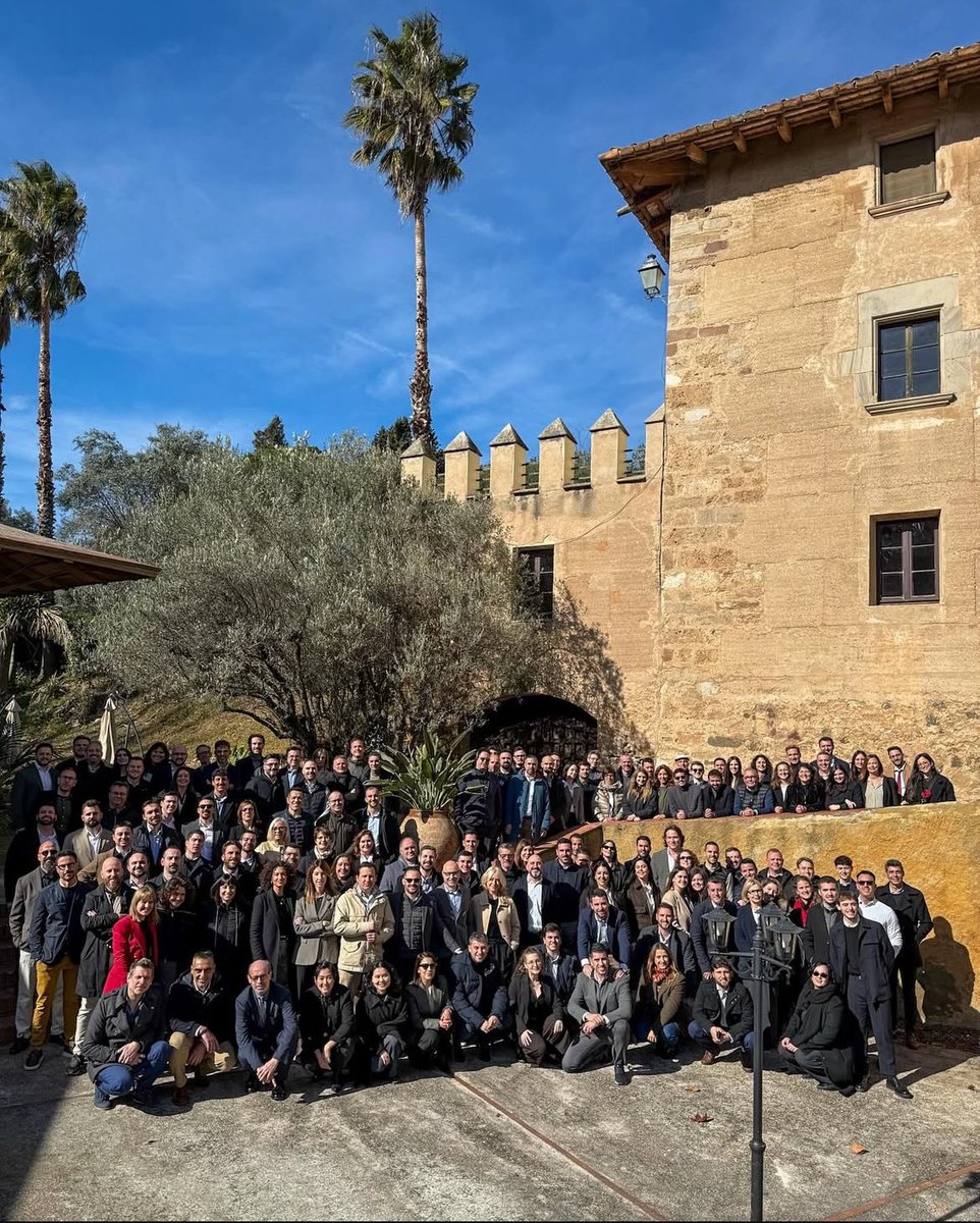 Primera Convención Comercial de 2025 de Vila Viniteca

Jornada de análisis y retos en Heretat Casa Cordelles, con una cata de Champagne dirigida por Quim Vila. Elegancia, historia y complejidad en cada copa, compartida con un equipo excepcional.

#wine #vi #winestagram