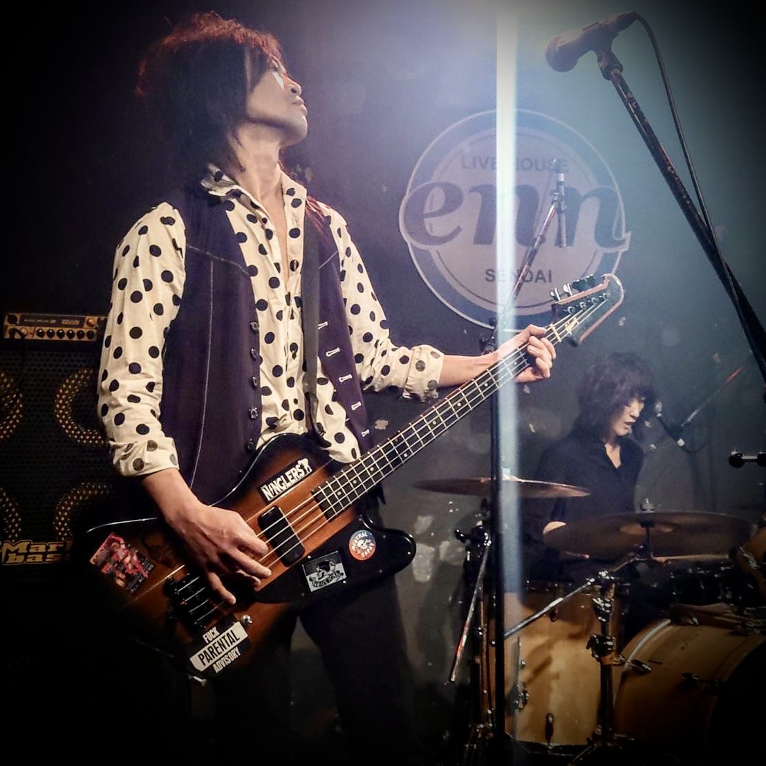 昨晩enn3rdにお集まりの皆さま
共演者様そしてスタッフの皆さまと
ennのファッキン星くんありがとう
サッドストリーツ初めて丸一年
その方向性を表現できたのではないかと思ったり思わなかったりラジバンダリしています
日々精進していきたいと思ったり思わなかったりラジバンダリしています