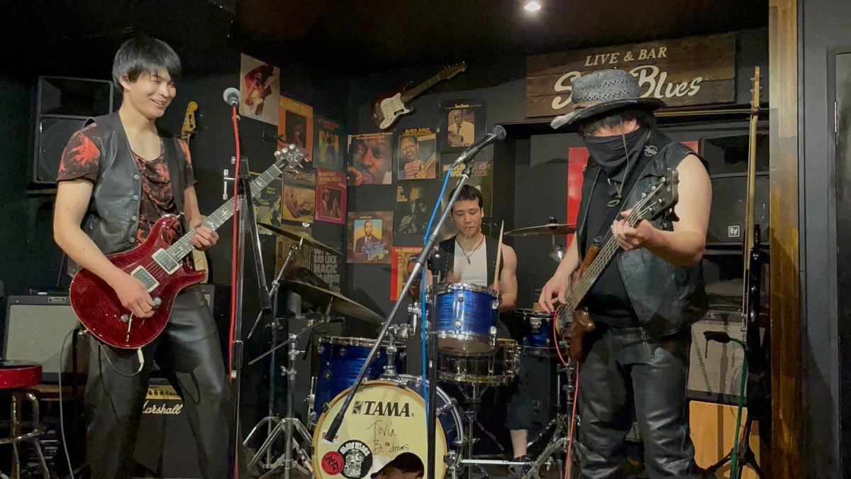 SteelFeather_OF's tweet photo. 2/15 LIVE&amp;BAR SlowBlues

・UNDERGRUNGE
・Steel Feather
・ASTRO
・ZERO GRAVITY
・The Ancients

ご来場の方、共演者の方ありがとうございました！
オシャレなバンドさんばかりの中で浮かないか心配でしたが、たくさんの方々にノって頂き楽しく出来ました☺️

Voの体調もギリギリ間に合いました😅 https://t.co/mQvKNXR1NW