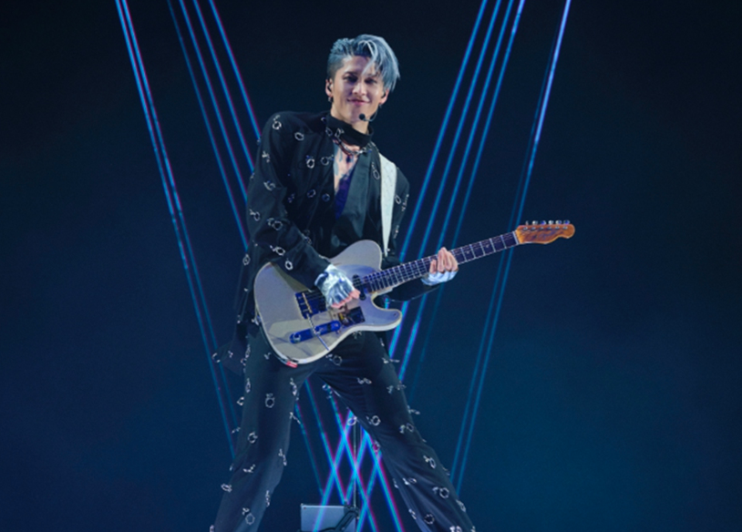 globaltimesnews's tweet photo. Japanese rock guitarist, actor, and singer #Miyavi (Ishihara Takamasa), who appeared on the Chinese celebrity competition reality show Call Me by Fire Season 4, gained a large following in China's online platforms recently. Miyavi revealed his plans to settle in #China for the next three years, with aspirations of becoming a "rock star" in China. https://t.co/Xj4OhBMhHw