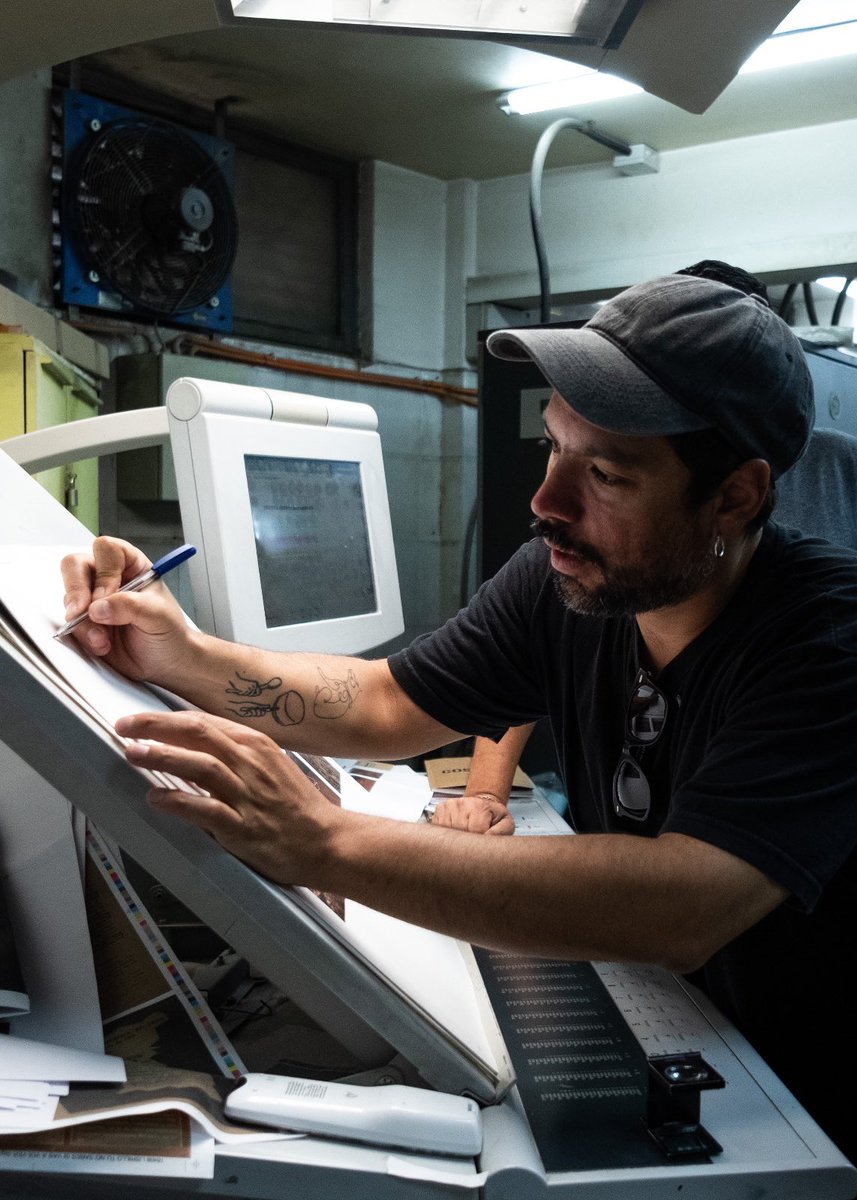 letargoed's tweet image. Después de meses de trabajo editorial, Costras entra en su etapa final: la materialidad y publicación. Con esto, Letargo ED abre su catálogo de fotolibros.

➡️ Al DM detalles de la preventa ❤️‍🔥. Este 21/02 “Costras” estará en la Feria del Libro de Ovalle. ¡No te lo pierdas!