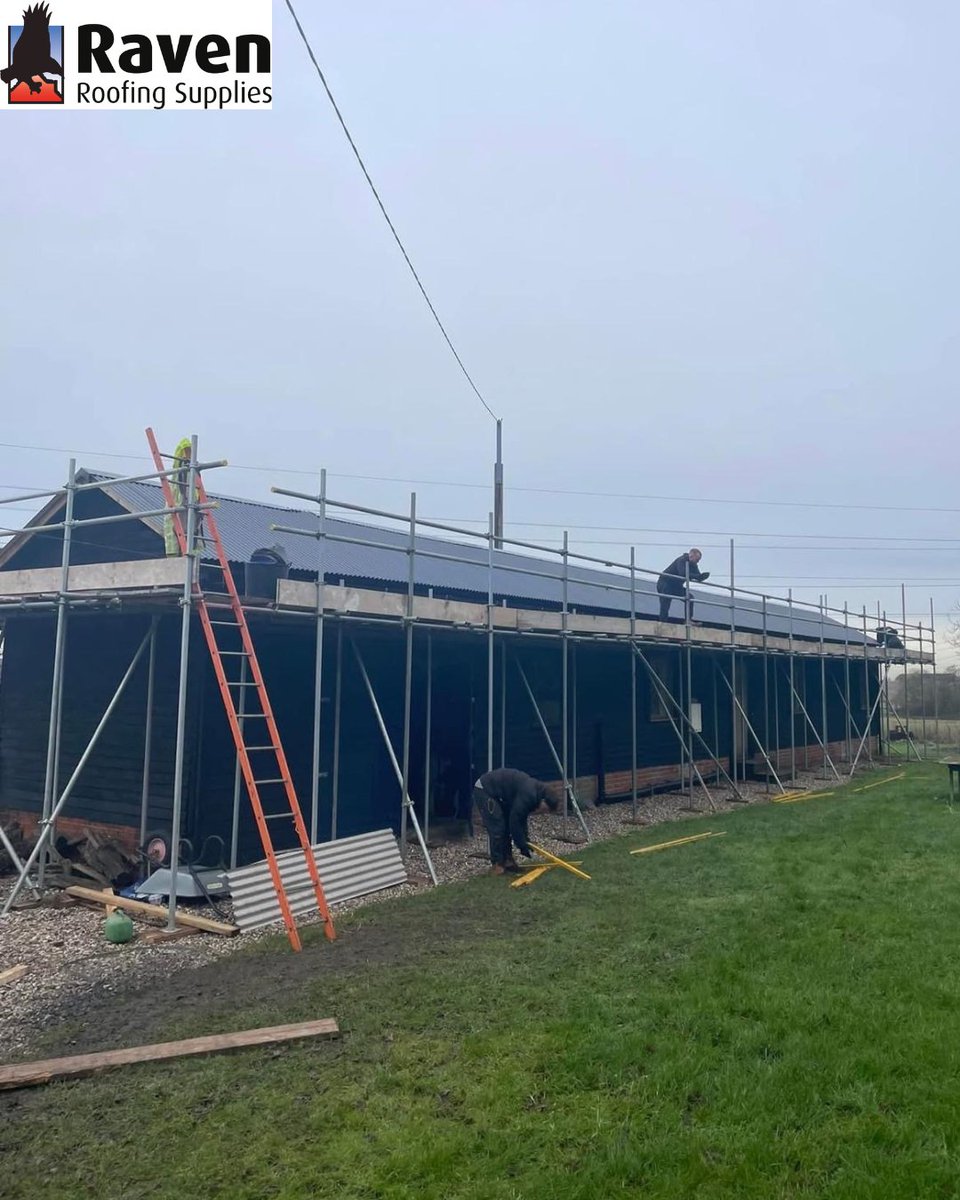 Another day, another roof!
Black polyester sheeting supplied by Raven Roofing Supplies Thatcham branch. Work carried out by RJ Collins Roofing Contractors #roofing #roofingsupplies #ravenroofingsupplies #metalroof #metalroofing