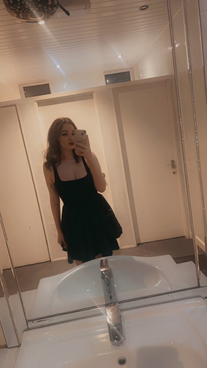 daisyhasfunx's tweet photo. LBD from my favourite findom ❤️ https://t.co/wq0rqxIwJ2