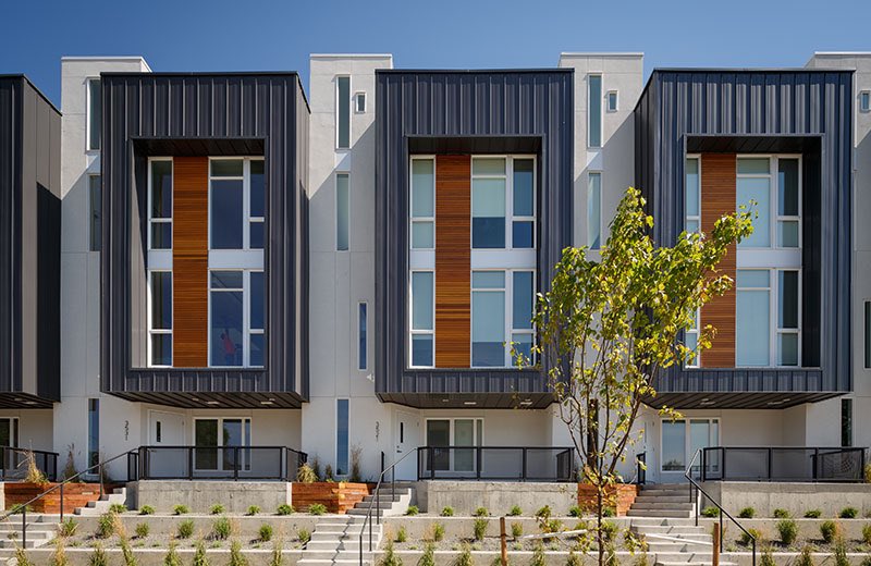 nathanupmt's tweet photo. An example of thoughtful infill development. 28 townhome development with a courtyard. https://t.co/zoHEQIiGp0