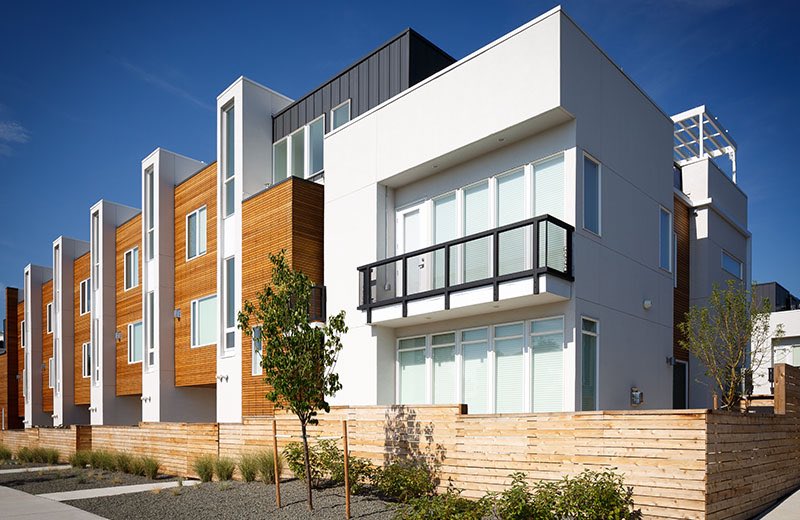 nathanupmt's tweet photo. An example of thoughtful infill development. 28 townhome development with a courtyard. https://t.co/zoHEQIiGp0