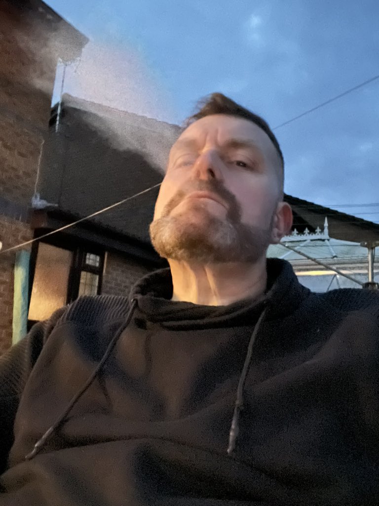 dynamite_jonny's tweet image. A @drewestatecigar sweet ass #CrazyAlice as the sun goes down. What a smooth and spicy experience with this wanton woman! #cigarnewbie#cigar #cigars #cigarsociety #cigarlifestyle #cigarlover #cigarworld  #cigarlife #cigarculture #cigarcommunity #cigarsmoker #cigaruk #cigarsociety