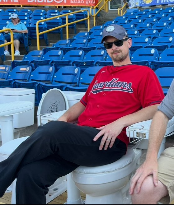 pbrmc24's tweet photo. @FatherLeonHart @LCCaptains Never miss a pitch (even during a pinch) https://t.co/JBvFnvZZb3