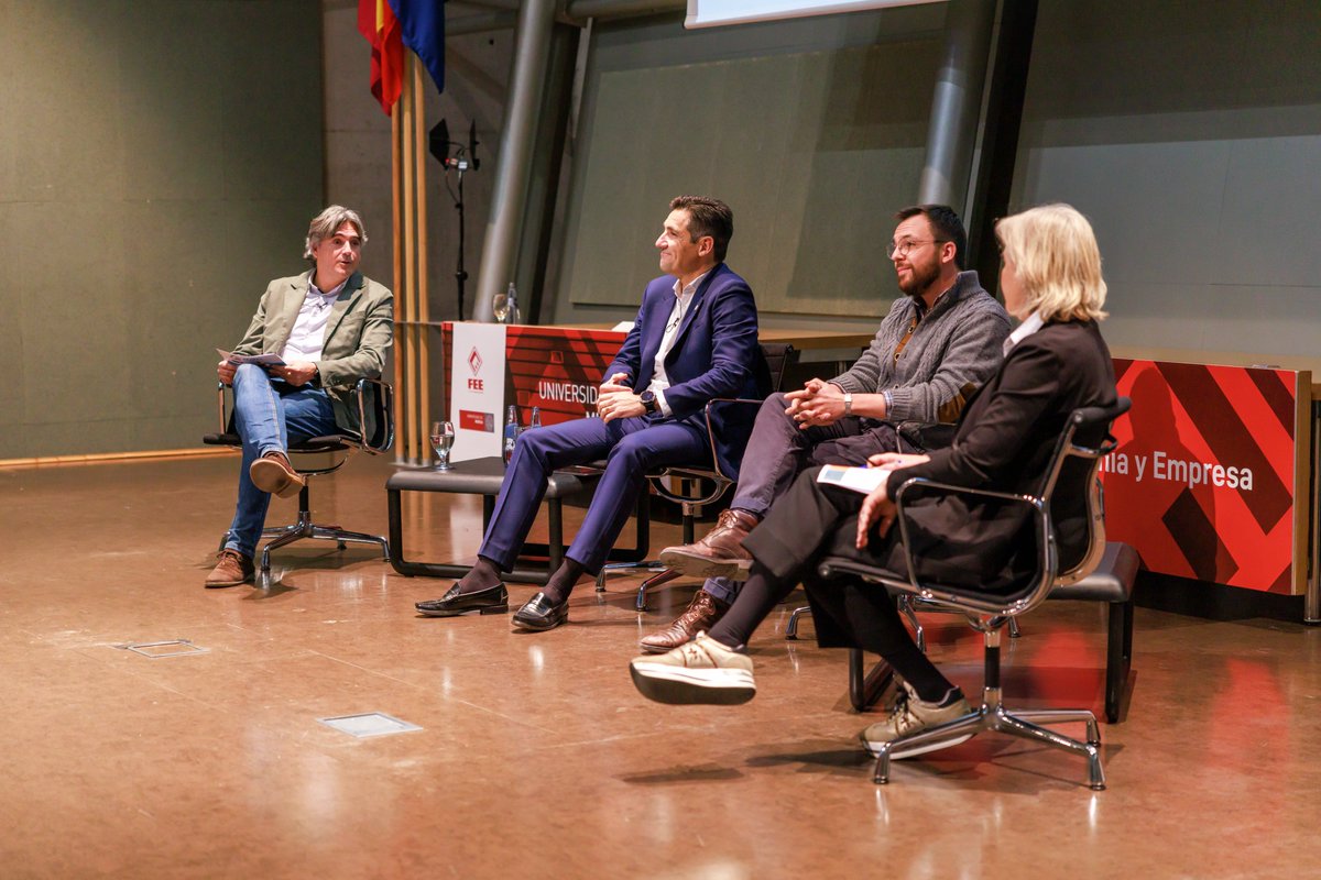Talento En Crecimiento (@jovenescede) on Twitter photo Participaron en esta mesa redonda Carlos González-Sicilia, director del Círculo de Economía de Murcia, Antonio López, presidente de <a href="/AdimurInfo/">ADIMUR - Directivos Murcia</a> y <a href="/danimillor/">Daniel Millor Vela</a>, premio Princesa de Girona Social 2024. La mesa la moderó Mireia Armengol, directora general de la Fundación CEDE. Participaron en esta mesa redonda Carlos González-Sicilia, director del Círculo de Economía de Murcia, Antonio López, presidente de <a href="/AdimurInfo/">ADIMUR - Directivos Murcia</a> y <a href="/danimillor/">Daniel Millor Vela</a>, premio Princesa de Girona Social 2024. La mesa la moderó Mireia Armengol, directora general de la Fundación CEDE.