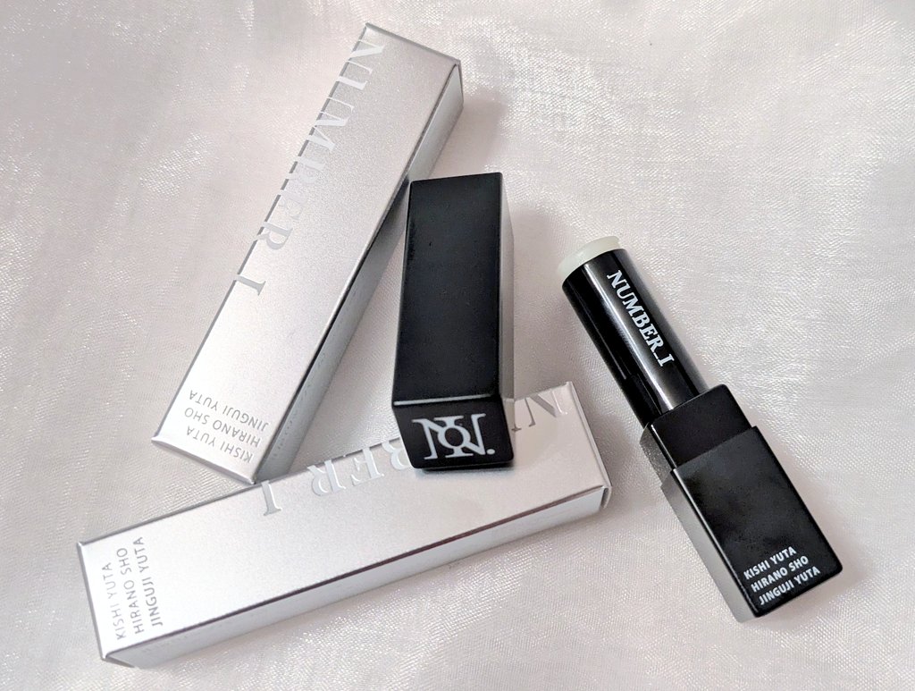 iLYs_can's tweet image. #iLip めちゃくちゃ良くない!?🩷🩶
まだ使って4日くらいだけど
唇全く荒れない🫦✨
乾燥したり皮剥けたり全くしなくなって、上からLIP💄塗るときも
スルスル〜って綺麗に塗れる😚🩷　𝙉𝙪𝙢𝙗𝙚𝙧_𝙞🫶
心にも唇にも
潤いをありがとう❤️💜🩵ぺろち👅
#Number_i_LYs 
#Number_i