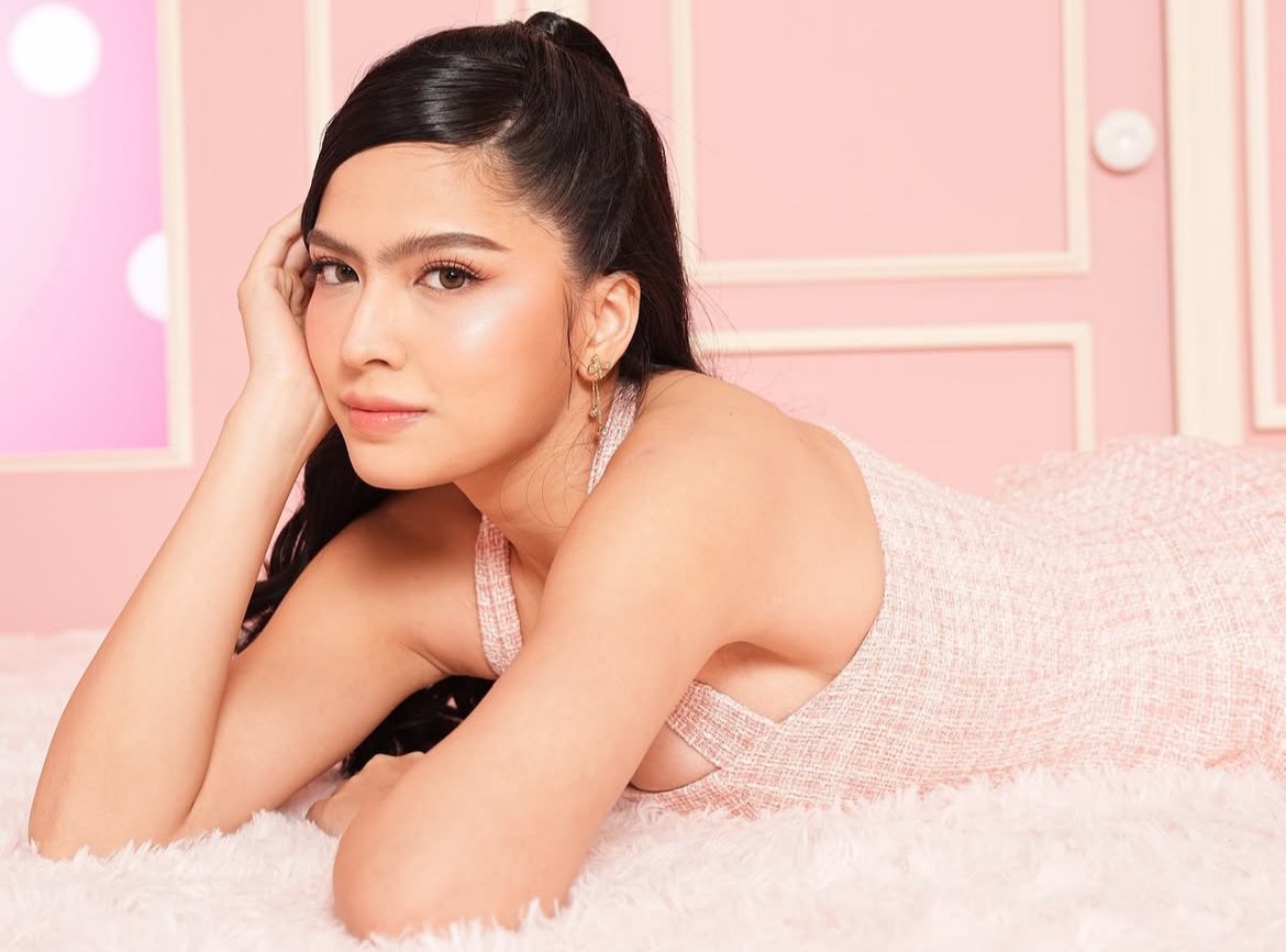 cctvofALEXA_'s tweet photo. ‼️ENGAGE : 
Step behind the scenes with #AlexaIlacad as she brings #BeautyToGo by #CathyDollPh to life! From effortless touch-ups to on-the-go glam, every shot captures beauty that moves with you. 💄✈️
@alexailacad || @cathydoll_phils 

Check out cathydollphils's video! #TikTok https://t.co/8aw74UfY9O

IG 🔗https://t.co/2Yo11rucci