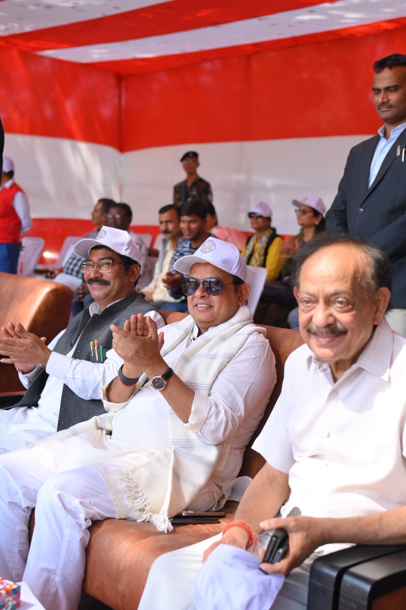 IrfanAnsariMLA's tweet photo. आज #RINPAS, कांके, रांची के वार्षिक खेलकूद समारोह में मरीज खिलाड़ियों का हौसला देखा – सच में दिल छू लेने वाला अनुभव।
मानसिक स्वास्थ्य से जूझ रहे इन साथियों ने खेल के मैदान में साबित किया कि जीवन की हर मुश्किल को पार किया जा सकता है।

मेरी ओर से सभी प्रतिभागियों को प्रोत्साहित किया, विजेताओं को मैडल व उपहार देकर सम्मानित किया।
यह जज़्बा हमें सिखाता है – सही समर्थन मिले तो हर इंसान जीत सकता है।
आपके साथ हूँ, हमेशा।

@RahulGandhi @HemantSorenJMM @INCIndia 
#RINPAS #MentalHealthMatters #SportsForAll #IrfanAnsari #Jharkhand #जनसेवा