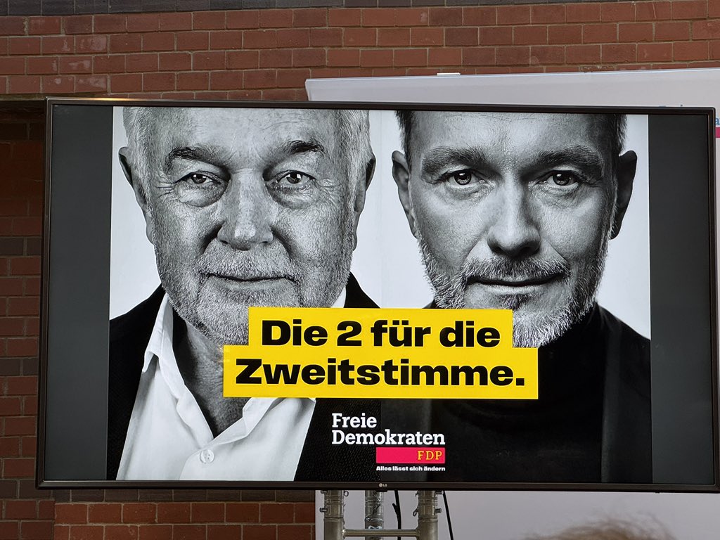 Die FDP präsentiert ein neues Wahlplakat: „Die 2 für die Zweitstimme.“<a href="/c_lindner/">Christian Lindner</a> macht Platz für <a href="/KubickiWo/">Wolfgang Kubicki</a>, um aus den neusten 5 Prozent in den Umfragen bei der Bundestagswahl 6 Prozent zu machen.