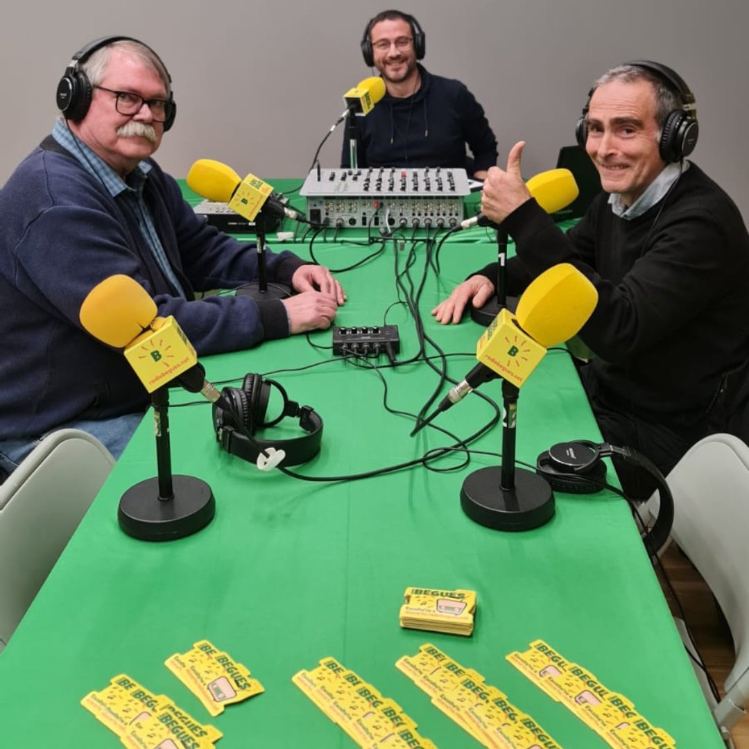 📻 Divendres passat, 14 de febrer, vam ser als Premis Ànima Beguetana 2025 gravant un especial que t'oferirem a partir de demà. No te'ls perdis! 🎧