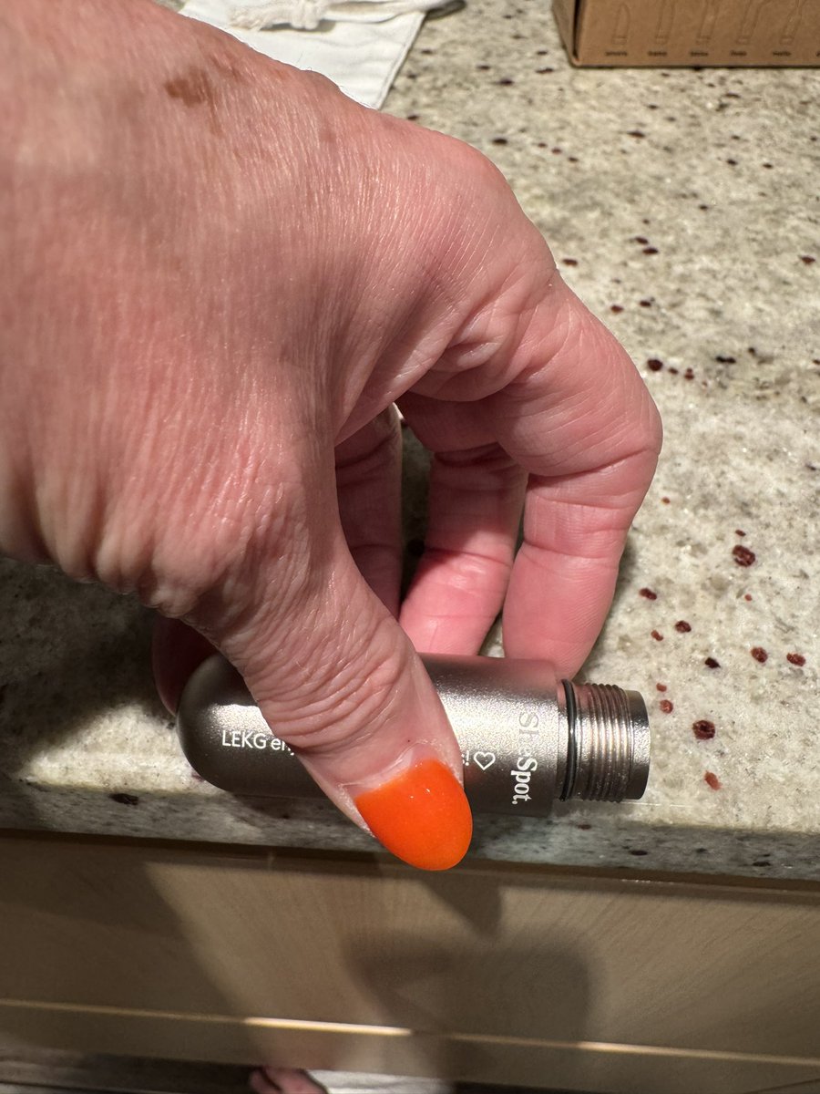 Lorraine Grover (She/her) 🧡💜 tweet media