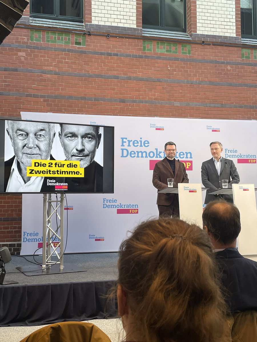 Die #FDP zittert um den Wiedereinzug in den #Bundestag. Im ARD-DeutschlandTrend liegt die Partei bei vier Prozent. Auf den letzten Metern des Wahlkampfs setzen die Liberalen neben #Lindner auf #Kubicki - zu sehen auf neuen Wahlplakaten <a href="/ARD_BaB/">Bericht aus Berlin</a> <a href="/BR24/">BR24</a>
