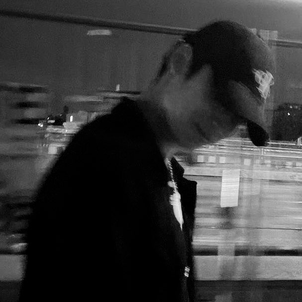 what kind of future. gyushua few tweets au. 

— part of gyushua celeb au
— bxb. 100% fictional. 💋
— there’s gonna be a timejump dari cerita sebelumnya since i want to move things faster so i hope this makes sense.